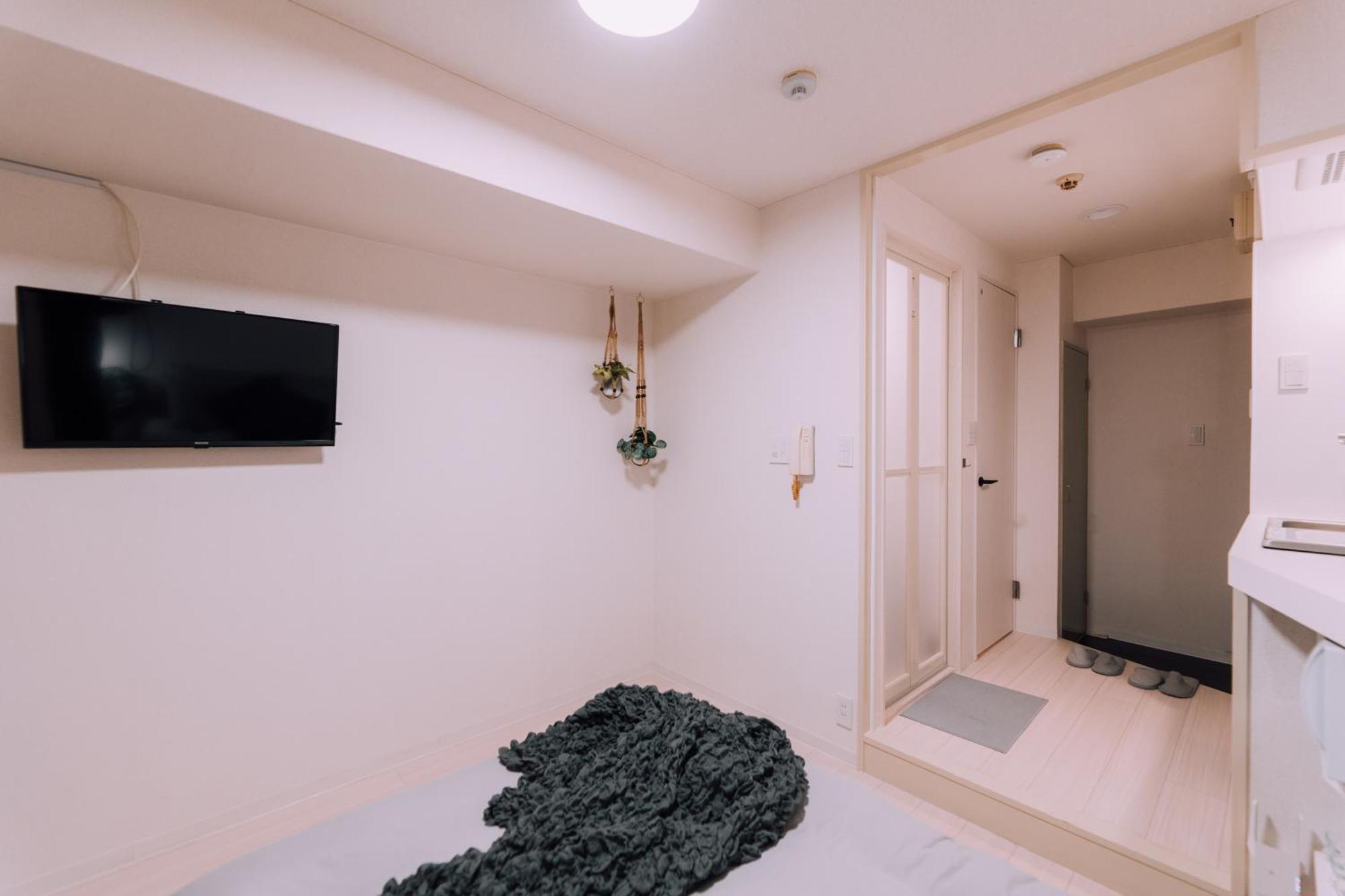 Apartment Minimalist Loft Namba Compact Studio With A 24-hour Gym Ma503